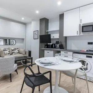 Hsh Versigny-mairie Du 18eme Cosy Studio 2p Paris